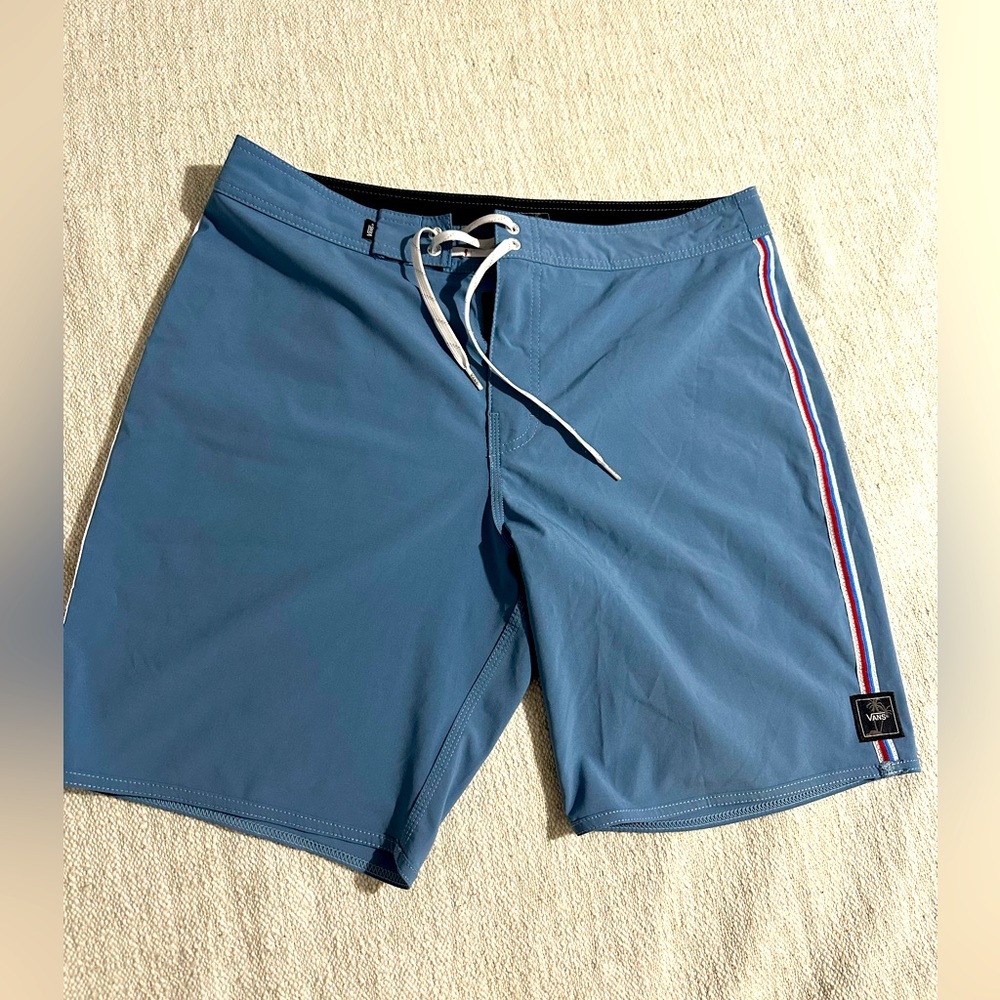 VANS CHORTS SIZE 33